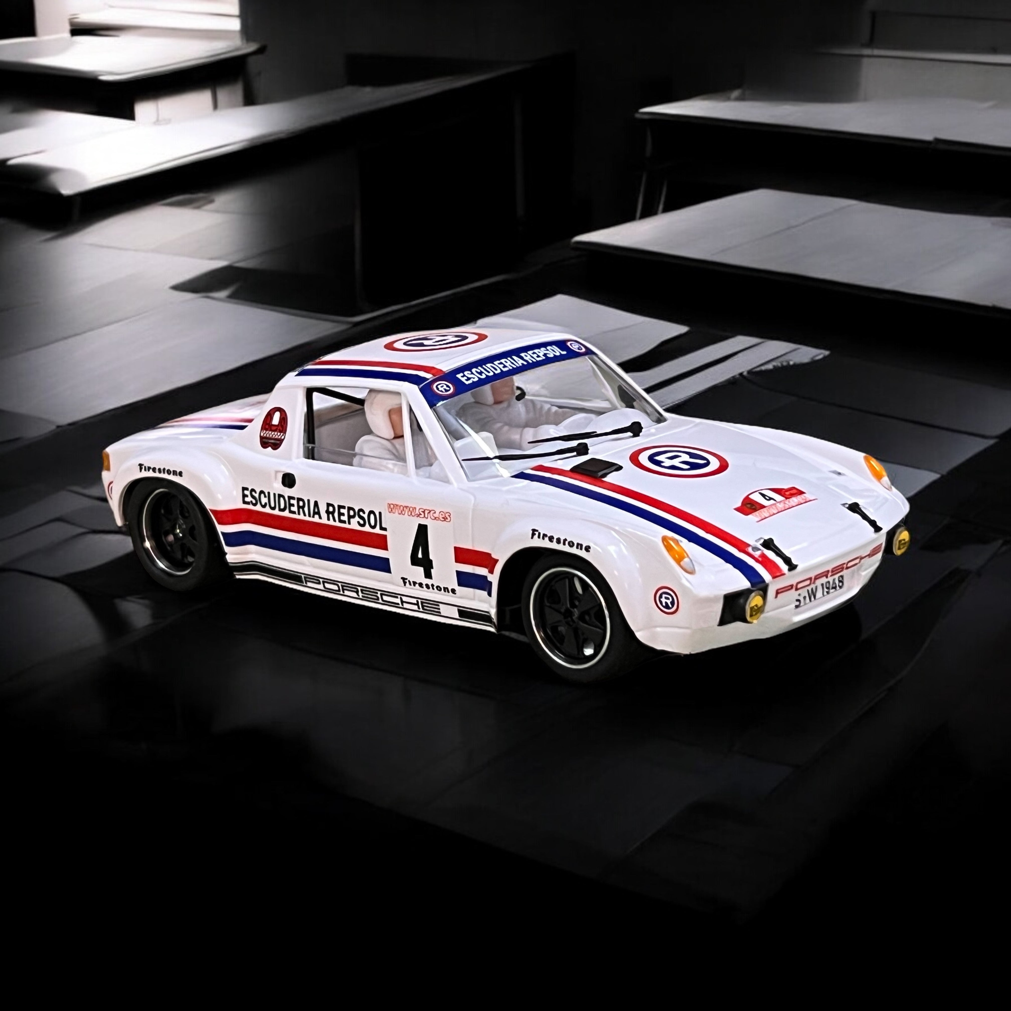 Colocación calcas PORSCHE 914 “Repsol" Legends